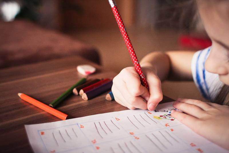 Cherche intervenant(e) garde d'enfant sur Montjoire