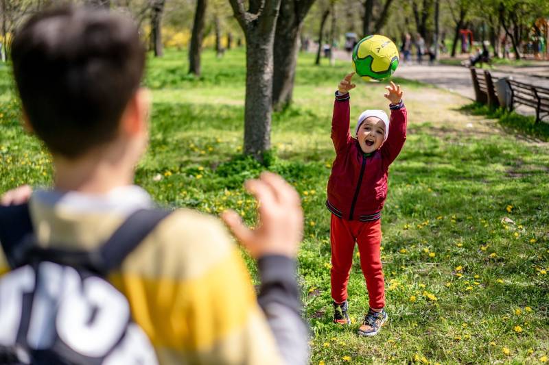 LONGAGES - Recherche un(e) super nounou pour la garde de deux enfants de 3 ans et 4 ans en périscolaire soir pour 9h/semaine